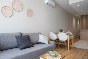 TV - THE PORT SUITES APARTMENTS 8 (Valencia)