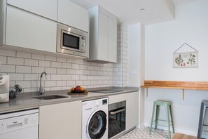 Refrigerador, microondas, horno y lavavajillas 