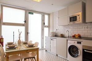 Réfrigérateur, micro-ondes, four, lave-vaisselle