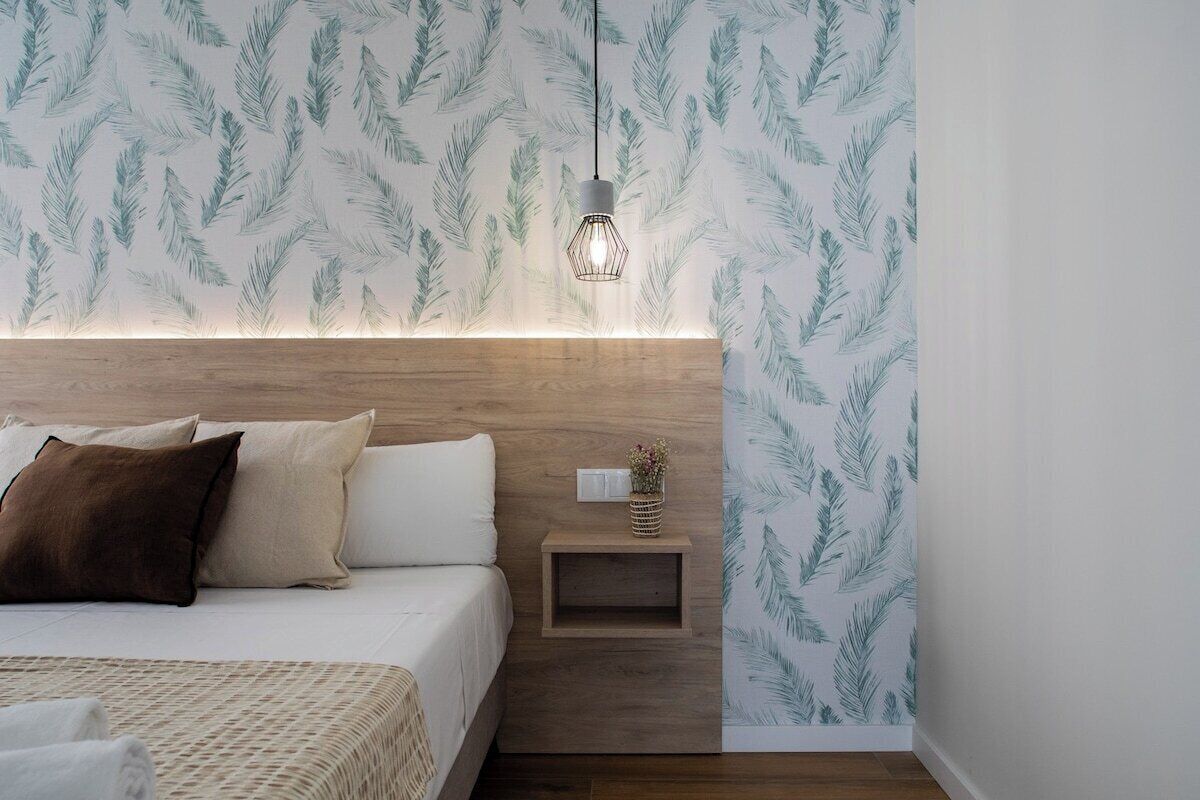 Een strijkplank/strijkijzer, gratis wifi, beddengoed