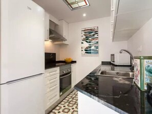 Réfrigérateur, micro-ondes, four, lave-vaisselle