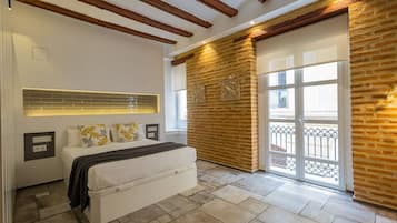 Tabla de planchar con plancha, wifi gratis, ropa de cama