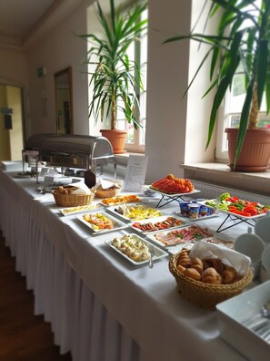 Free daily buffet breakfast - Klub Sosnowy (Warsaw)