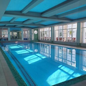 Indoor pool, open 7:00 AM to 10:00 PM, pool loungers - Klub Sosnowy (Warsaw)