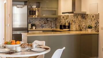 Kühlschrank, Mikrowelle, Ofen, Geschirrspüler