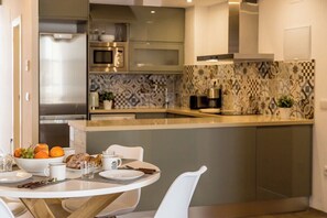 Refrigerador, microondas, horno y lavavajillas 