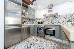 Fridge, microwave, oven, dishwasher - CATHEDRAL LUXURY 2BR, 2BA, BALCONIES, A\C, Wifi  (Valencia)