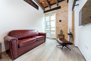TV - CATHEDRAL LUXURY 2BR, 2BA, BALCONIES, A\C, Wifi  (Valencia)