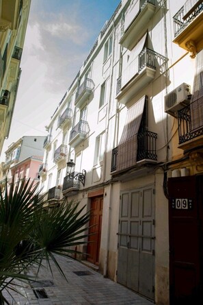 Exterior - CATHEDRAL LUXURY 2BR, 2BA, BALCONIES, A\C, Wifi  (Valencia)