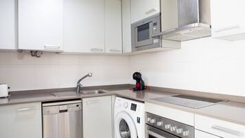 Réfrigérateur, micro-ondes, four, lave-vaisselle