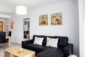 TV - The Malvarrosa Apartment with Parking by Florit Flats (Valencia)