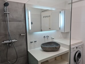 Shower, hair dryer, toilet paper - Family home by the sea! (Carry-le-Rouet)
