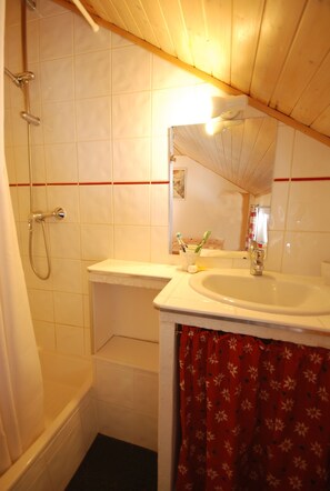 Tina y papel de baño