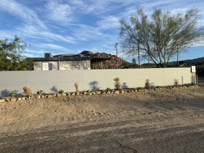 Exterior - Mountain View Bungalows Under the Stars-Unit B Venus (Joshua Tree)