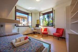 2 chambres, fer et planche à repasser, Wi-Fi, draps fournis