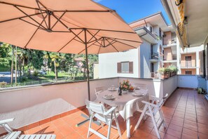 Family Apartment, Multiple Bedrooms (Appartamento Gaya Stresa Center) | Outdoor dining