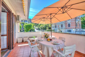 Family Apartment, Multiple Bedrooms (Appartamento Gaya Stresa Center) | Outdoor dining - Appartamento Gaya Stresa Center (Stresa)