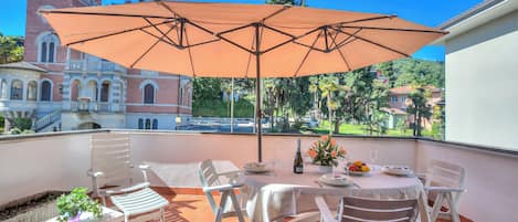 Family Apartment, 2 Bedrooms, Balcony (Appartamento Gaya Stresa Center) | Outdoor dining