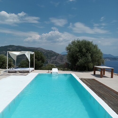 ONCE IN A LIFETIME! ANGELINA VILLA
AMA 00003318535