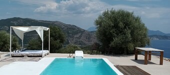 ONCE IN A LIFETIME! ANGELINA VILLA
AMA 00003318535