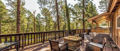 Studio (3 Bedrooms) | Property amenity