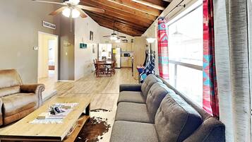 Studio (3 Bedrooms) | Fasilitas properti