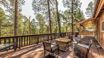 Studio (3 Bedrooms) | Property amenity