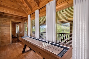 Premium Cabin, 3 Bedrooms, Hot Tub, Mountain View | Living area | 32-inch Smart TV with satellite channels, TV, Netflix