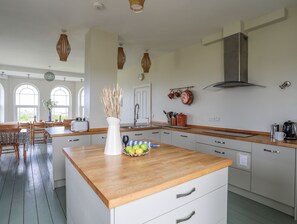 Casa de campo | Cocina privada | Frigorífico, lavavajillas, hervidor eléctrico y tostadora
