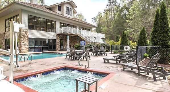 Sisäuima-allas, ulkouima-allas