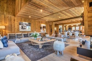 TV, fireplace - Chalet Les oursons (Megève)