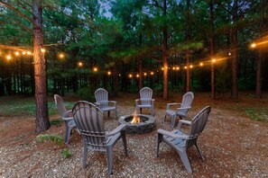 Property grounds - Modern Luxury Cabin, Covered Patio, Hot Tub, Pet Friendly (Broken Bow)