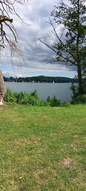 Property grounds - Vacation apartment on the Elbe-Lübeck Canal. (23919 Berkenthin)