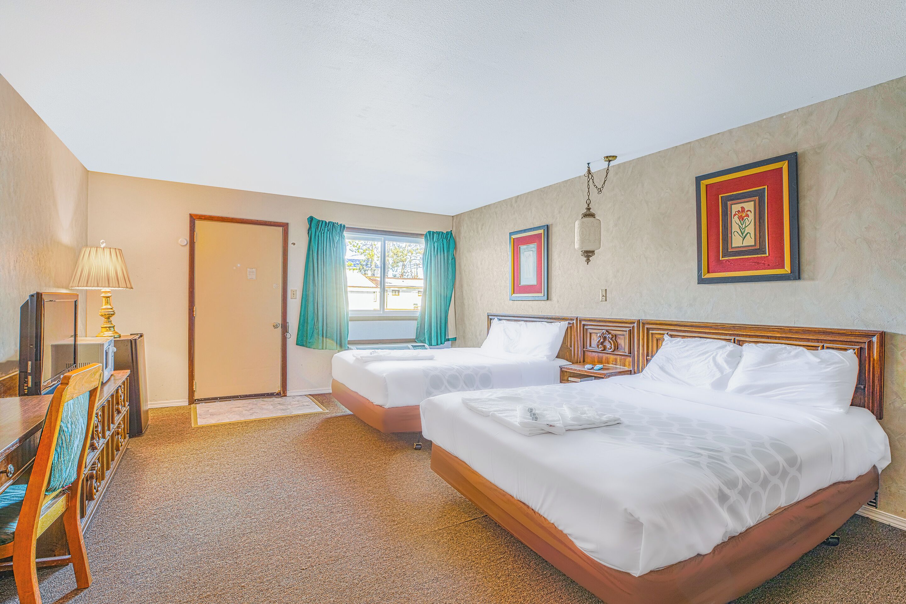 ห้องพัก, เตียงควีนไซส์ 2 เตียง | โต๊ะทำงาน, Wi-Fi ฟรี, ผ้าปูที่นอน