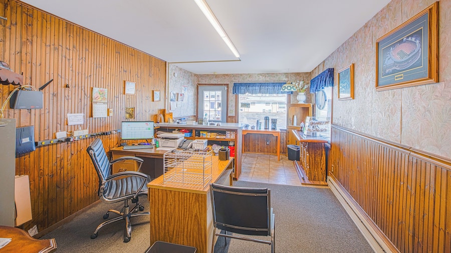 Love Hotels Tomahawk by OYO at Lake Mohawksin WI