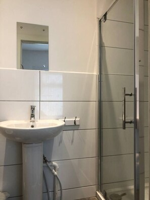 Ferienhaus, Mehrere Betten | Badezimmer | Dusche, Handtücher
