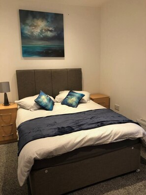4 bedrooms, iron/ironing board, free WiFi, bed sheets