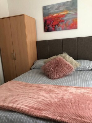House, Multiple Beds | 4 bedrooms, iron/ironing board, free WiFi, bed sheets - Lovely 4-bed House in Anfield all En-suite, (Liverpool)