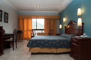 Tweepersoonskamer | Een kluis op de kamer, gratis wifi, rolstoeltoegankelijk