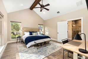 7 bedrooms, iron/ironing board, free WiFi, bed sheets - Canyon Lake Retreat - Space for Everyone! Private Pool & Hot Tub Near Marina (Canyon Lake)
