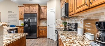 Canyon Lake Retreat - Two Home Estate Just 2.5mi From The Marina