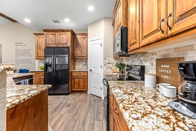 Canyon Lake Retreat - Two Homes! Private Pool & Hot Tub Near Canyon Lake Marina