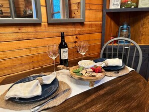Dining - Log Cabin Retreat, Beautiful Views, trail @ house (Blue Ridge)