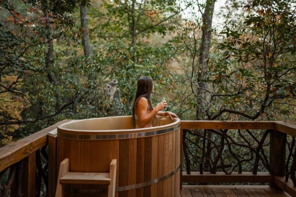 Outdoor spa tub