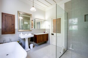 Badekar, hårtørrer