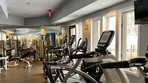 A gym with treadmills, exercise bikes, and weight machines. - Killington Sun Dog Trail ski-on ski-off 2 bedroom 2 bathroom 1st floor condo (Killington)