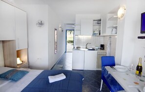1 habitación, tabla de planchar con plancha y internet gratis