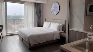In-room safe, desk, blackout curtains, free WiFi - Star Apartment Beijing (Daxing)