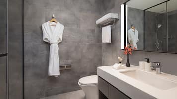 Deluxe Studio | In-room safe, desk, blackout drapes, free WiFi