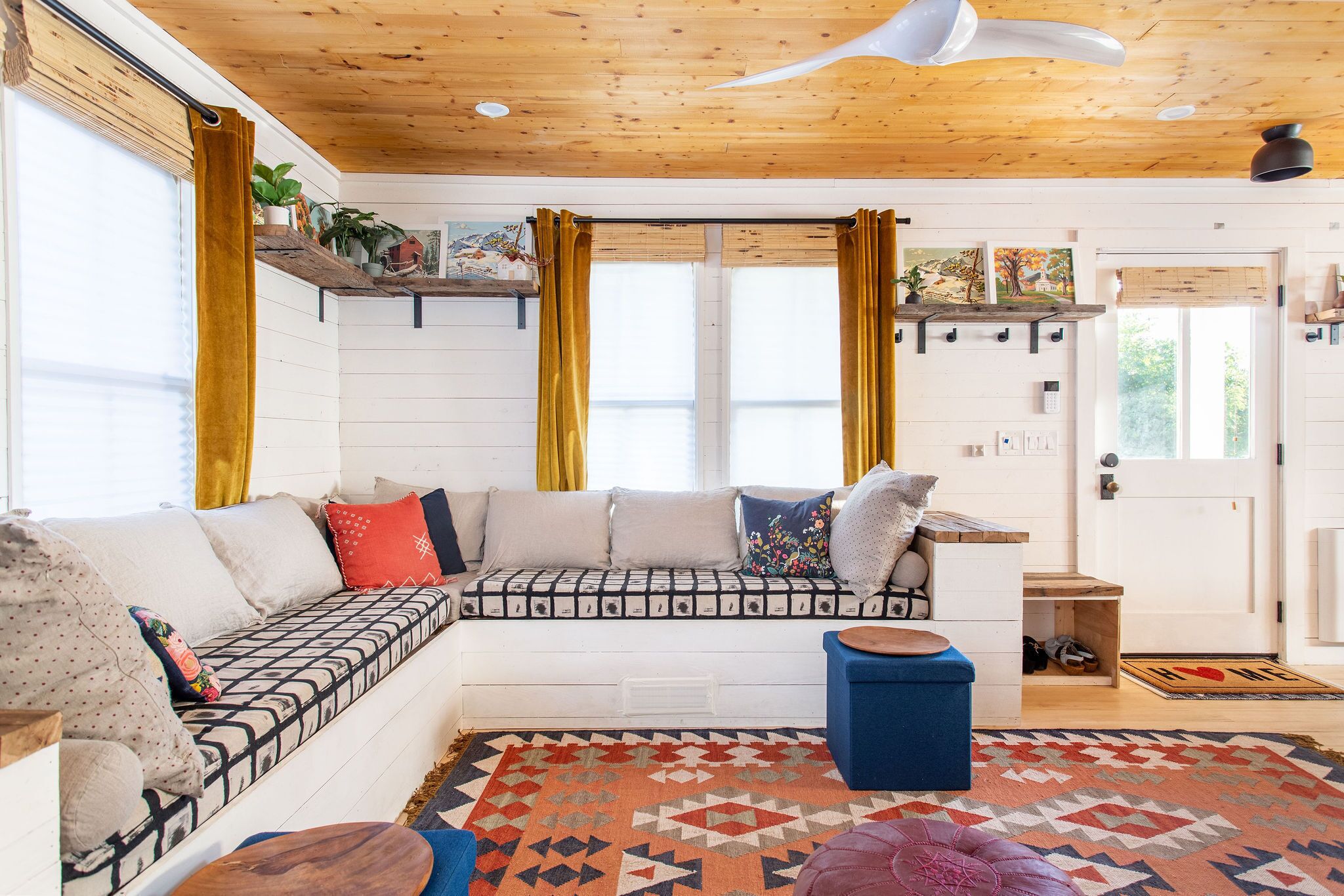 Cozy Urban Cottage with Firepit - Walk to local hotpots! 